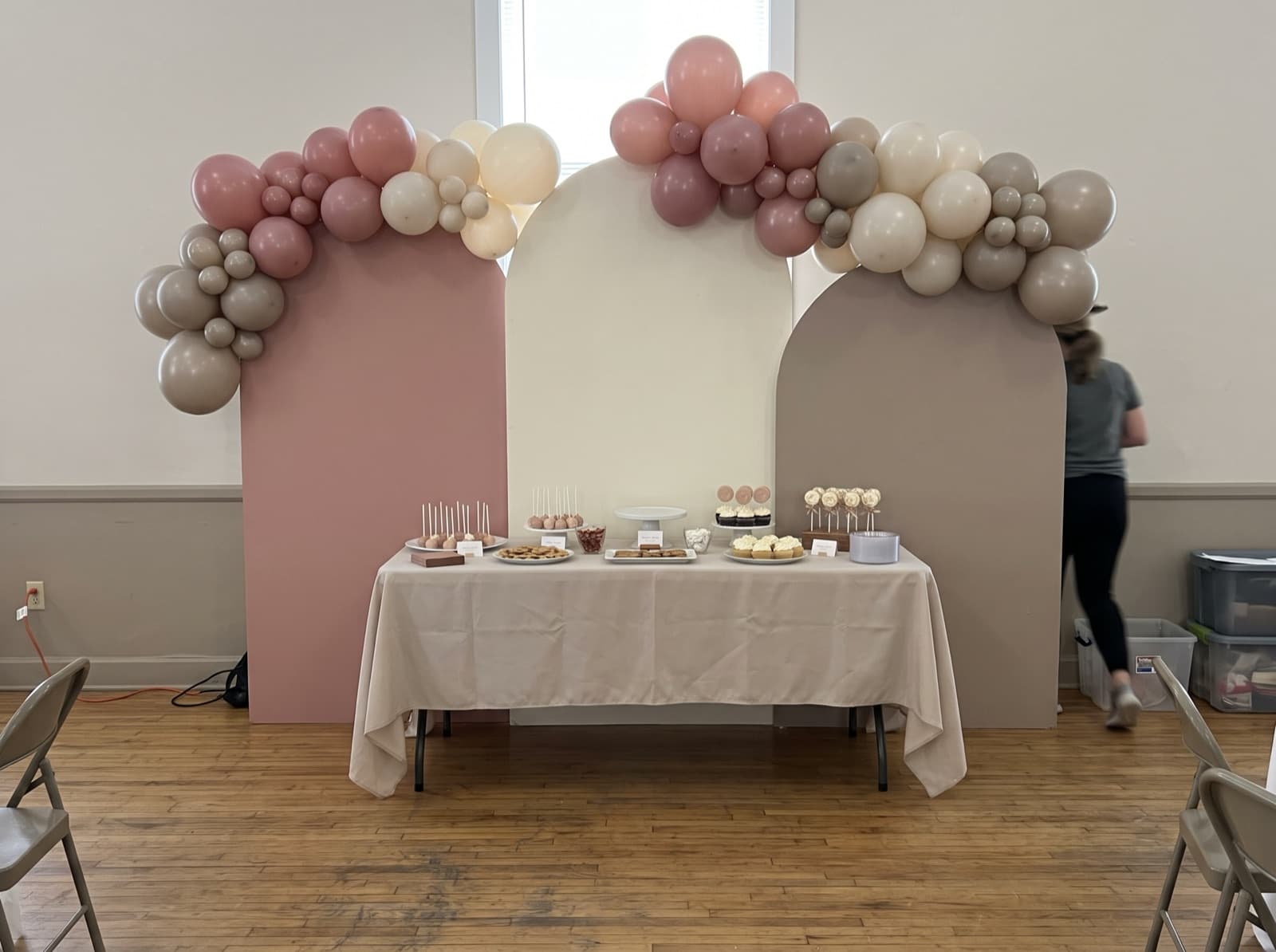 Chiara arched backdrop trio with balloons